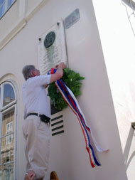 Predsjednik Darko Šonc polaže vijenac na spomen ploču Stanku Vrazu u Opatičkoj ulici, Zagreb.